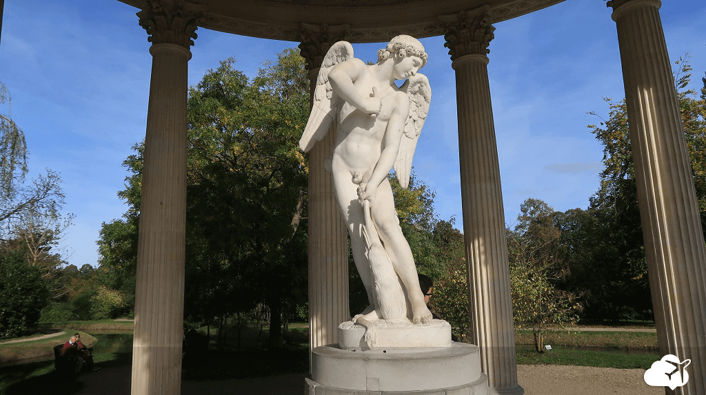 Escultura de Eros palácio Versalhes